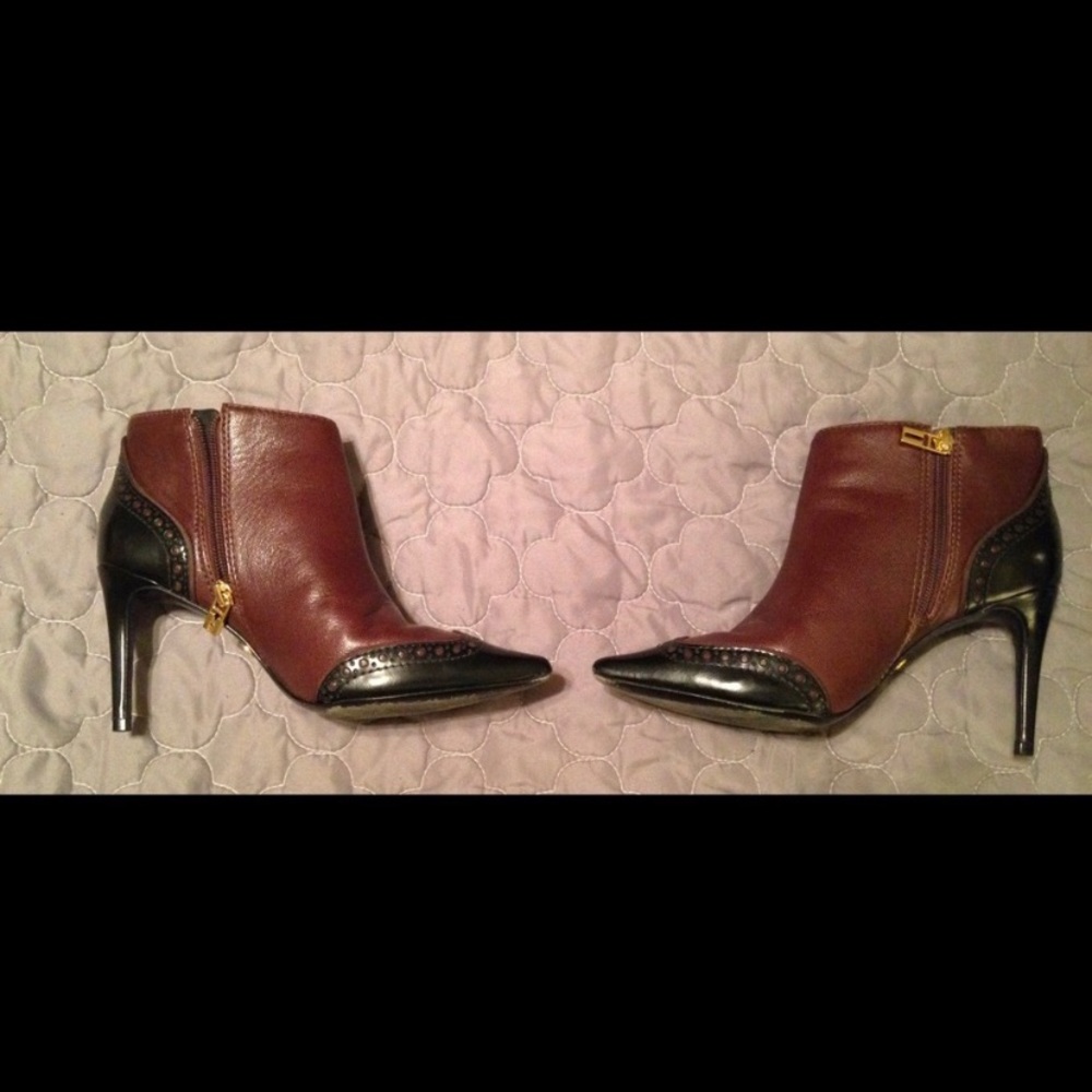 Tory Burch Leather pointed toe booties